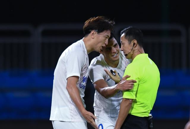 开云中国-运气太差！杨旭绝平球被吹 加盟申花至今联赛0进球