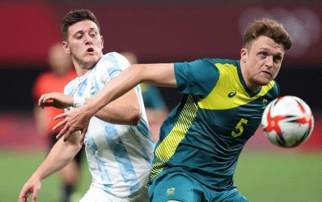 开云官方-【奥运男足综述】澳洲2球擒阿根廷 韩国沙特开门黑